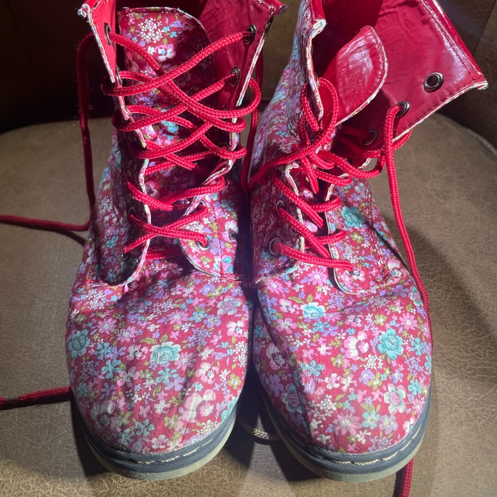 Red floral girls boots